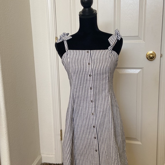 En Creme Dresses & Skirts - EN CREME stripe dress size large